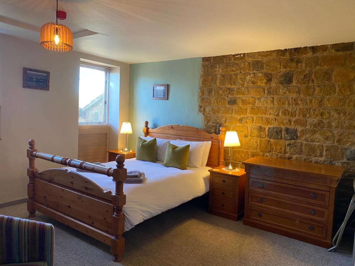 The Hollybush Inn And B&B Priors Marston Екстер'єр фото