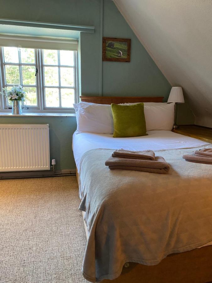 The Hollybush Inn And B&B Priors Marston Екстер'єр фото