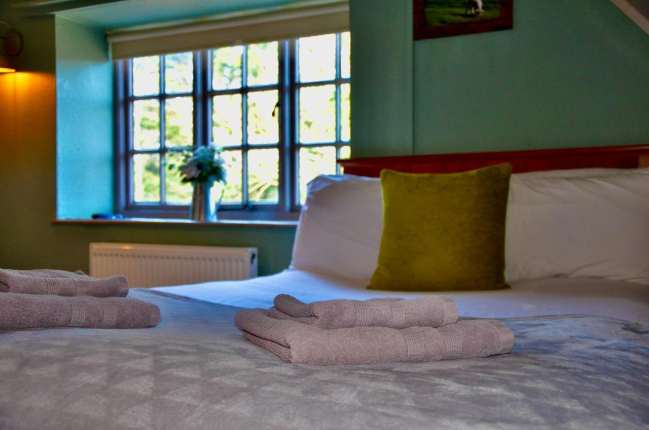 The Hollybush Inn And B&B Priors Marston Екстер'єр фото