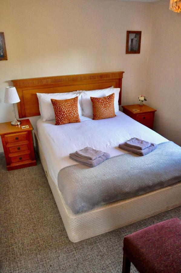 The Hollybush Inn And B&B Priors Marston Екстер'єр фото