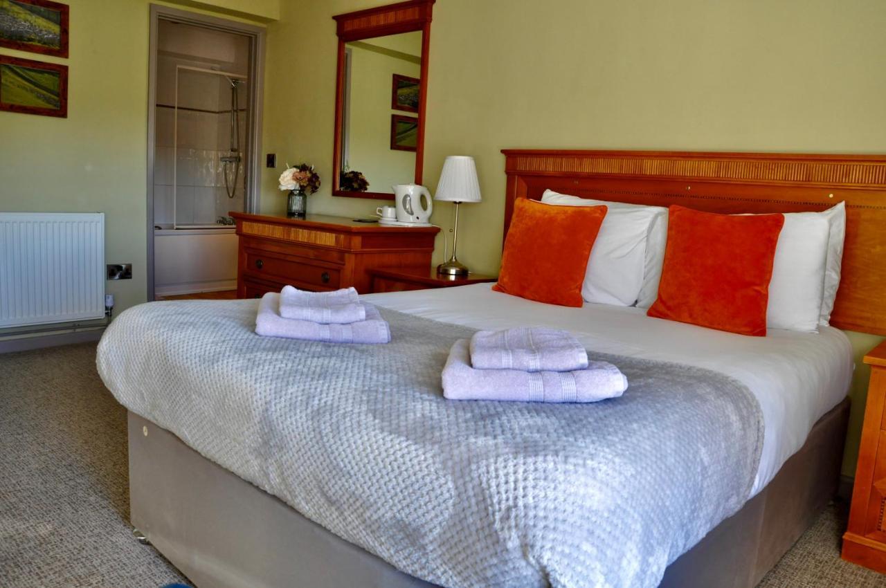 The Hollybush Inn And B&B Priors Marston Екстер'єр фото