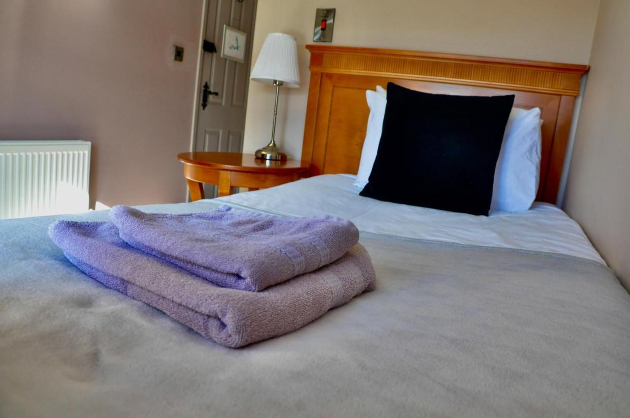 The Hollybush Inn And B&B Priors Marston Екстер'єр фото