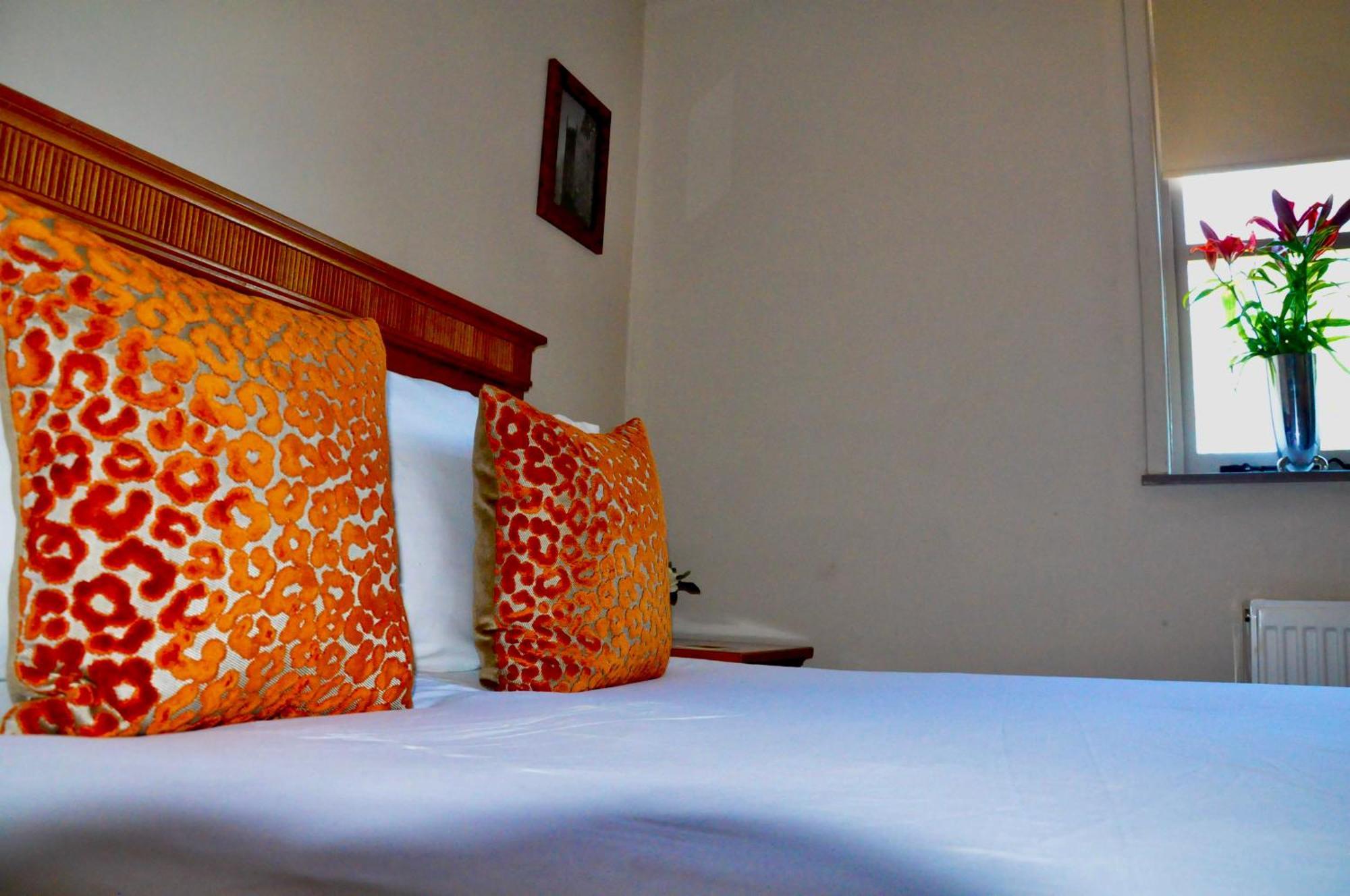 The Hollybush Inn And B&B Priors Marston Екстер'єр фото
