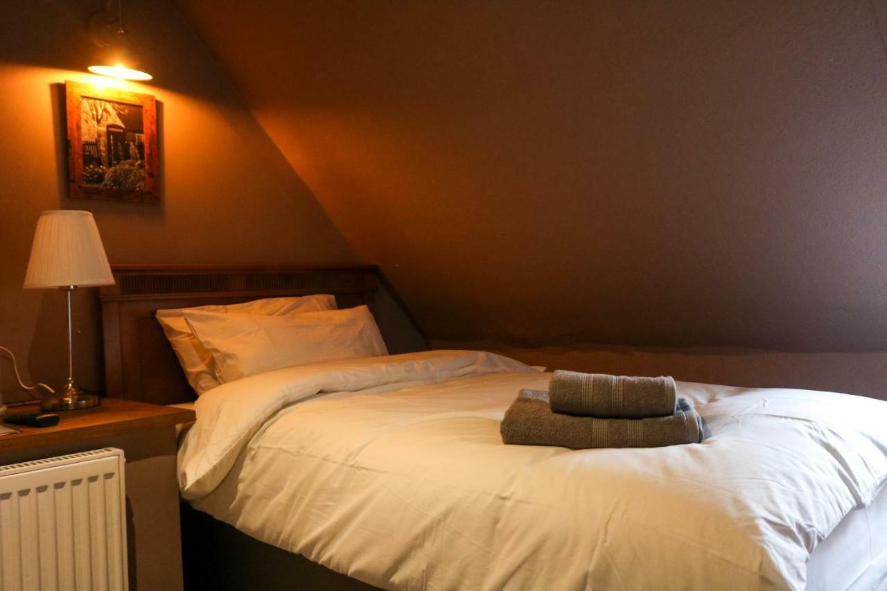 The Hollybush Inn And B&B Priors Marston Екстер'єр фото