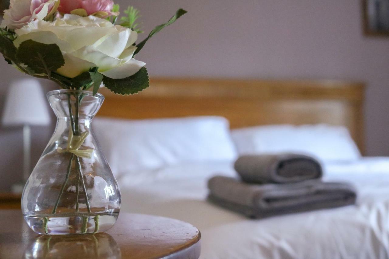 The Hollybush Inn And B&B Priors Marston Екстер'єр фото