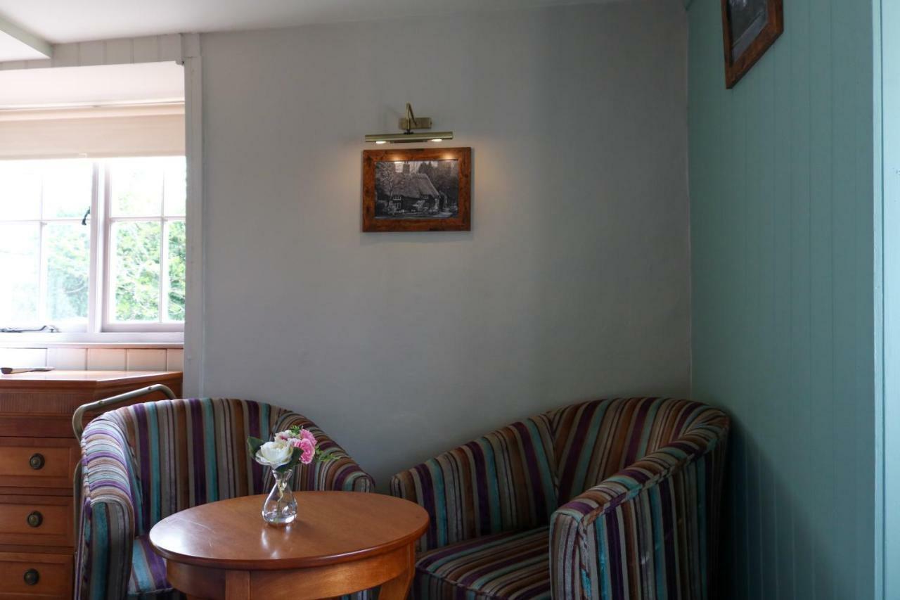 The Hollybush Inn And B&B Priors Marston Екстер'єр фото