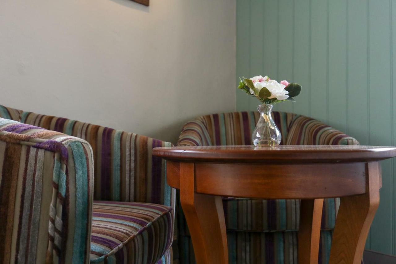 The Hollybush Inn And B&B Priors Marston Екстер'єр фото