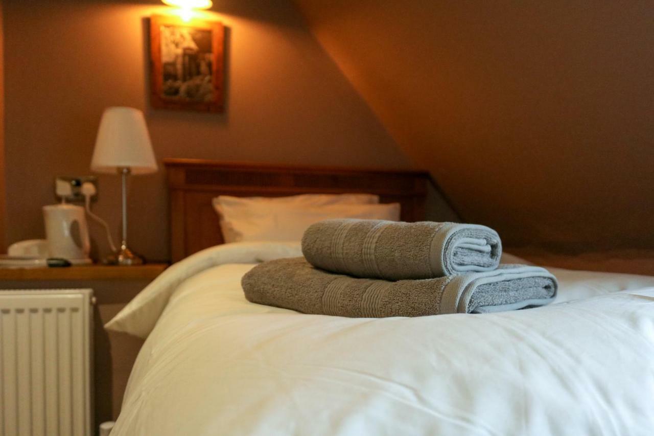 The Hollybush Inn And B&B Priors Marston Екстер'єр фото